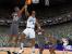 HOCH HINAUS Grafisch pr&auml;sentiert sich NBA Live 2000 in allen Bereichen tadellos. Die Animationen sind die besten aller EA-Sports-Spiele in diesem Jahr.